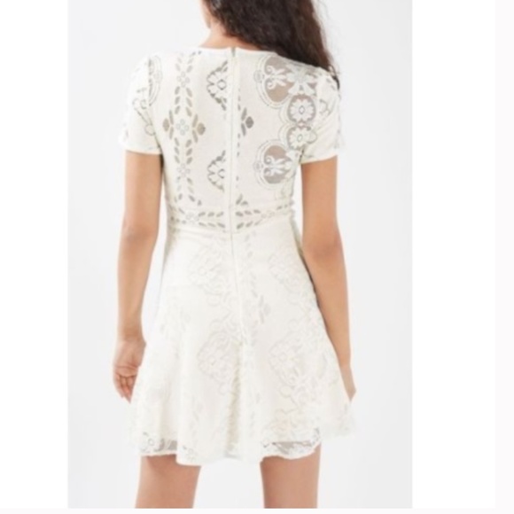 TOPSHOP Ivory/Cream Short Sleeve Floral Lace Dress | M - Picture 2 of 16